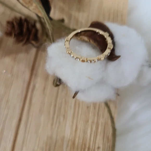 💛💛NEW💛💛PRETTY!! Dainty Gold Ring with Tiny Hearts and Rhinestones 💛💛 - Picture 13 of 13